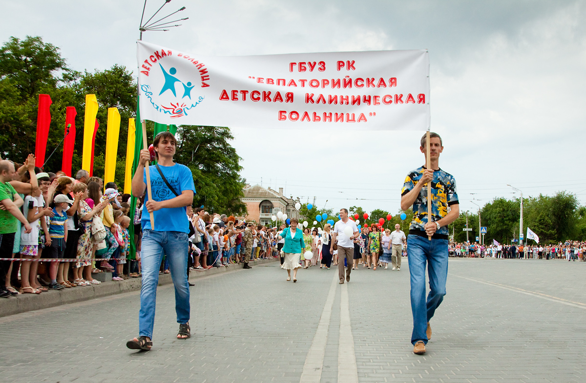 Парад трудовых коллективов в День России